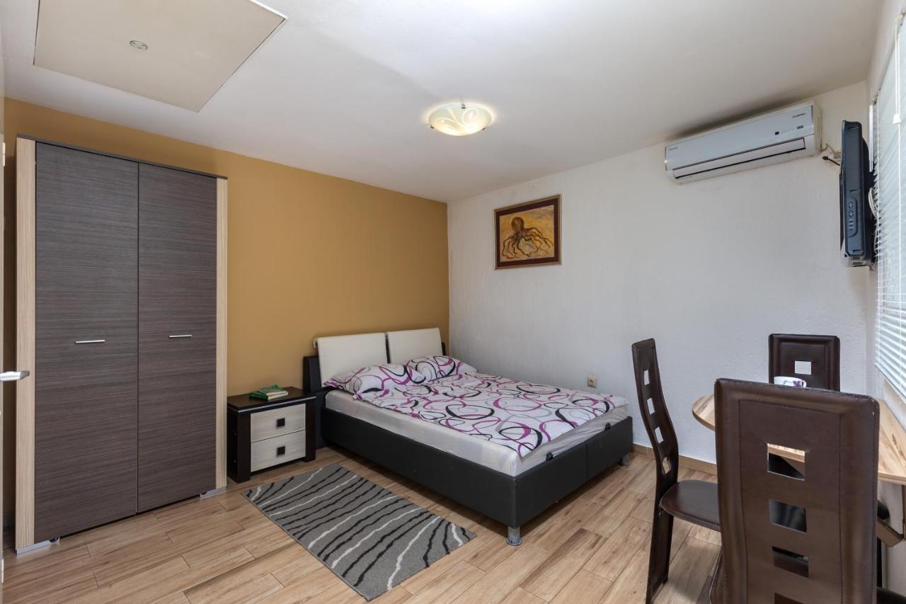 Charming Studio With Hot Tube, Terrace, Barbecue And Garden Kraljevica Exterior photo
