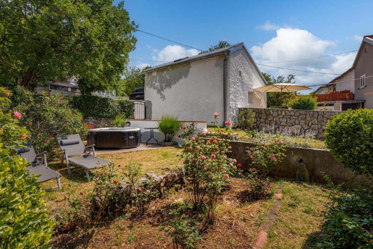 Charming Studio With Hot Tube, Terrace, Barbecue And Garden Kraljevica Exterior photo