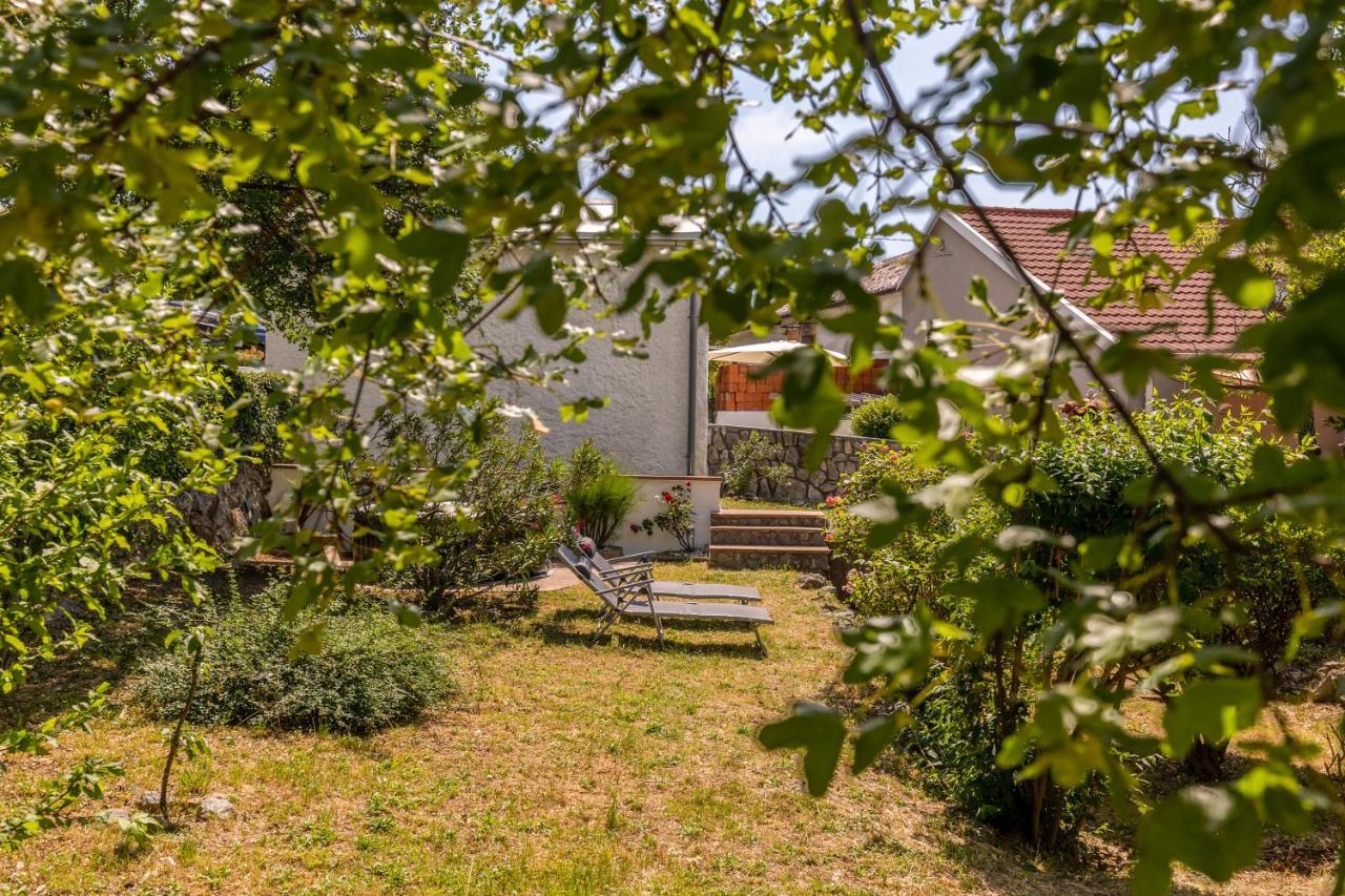 Charming Studio With Hot Tube, Terrace, Barbecue And Garden Kraljevica Exterior photo