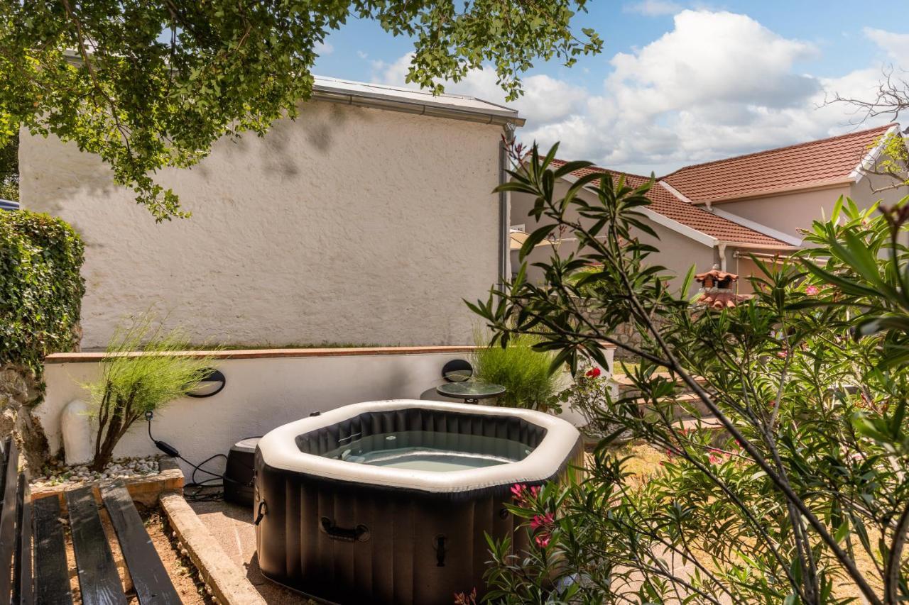 Charming Studio With Hot Tube, Terrace, Barbecue And Garden Kraljevica Exterior photo